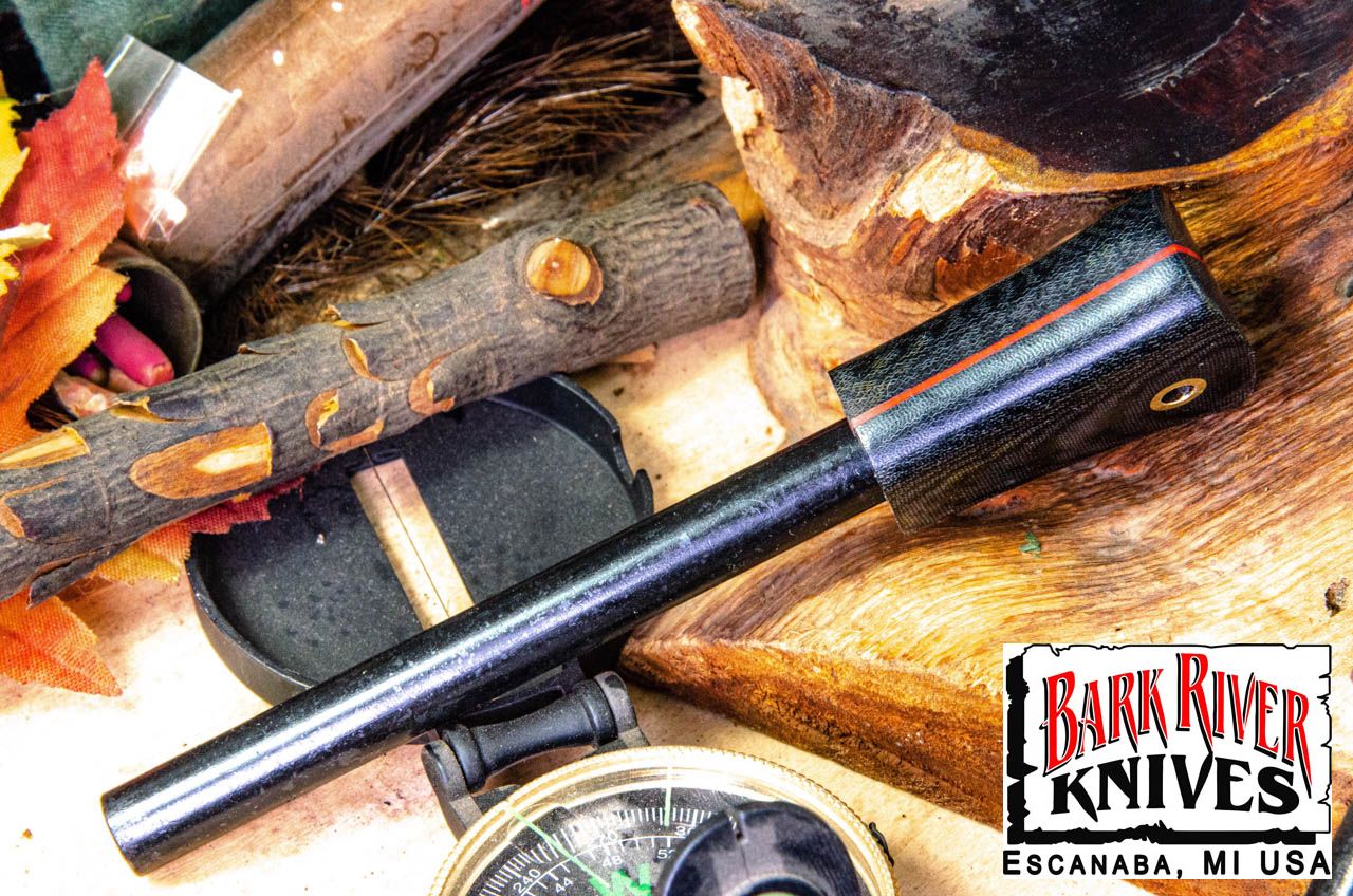 バークリバー ファイヤースチール ブラックリネンマイカルタ - レッド ライナー - ブラス ランヤード