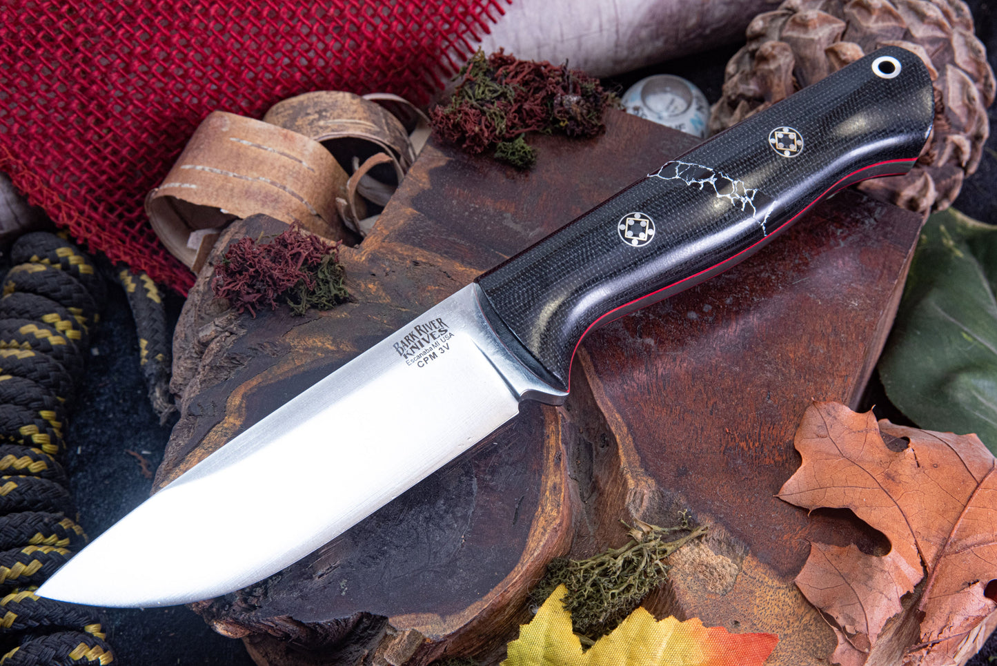 ブラボー 1 3V ブラック キャンバス マイカルタ - レッドライナー